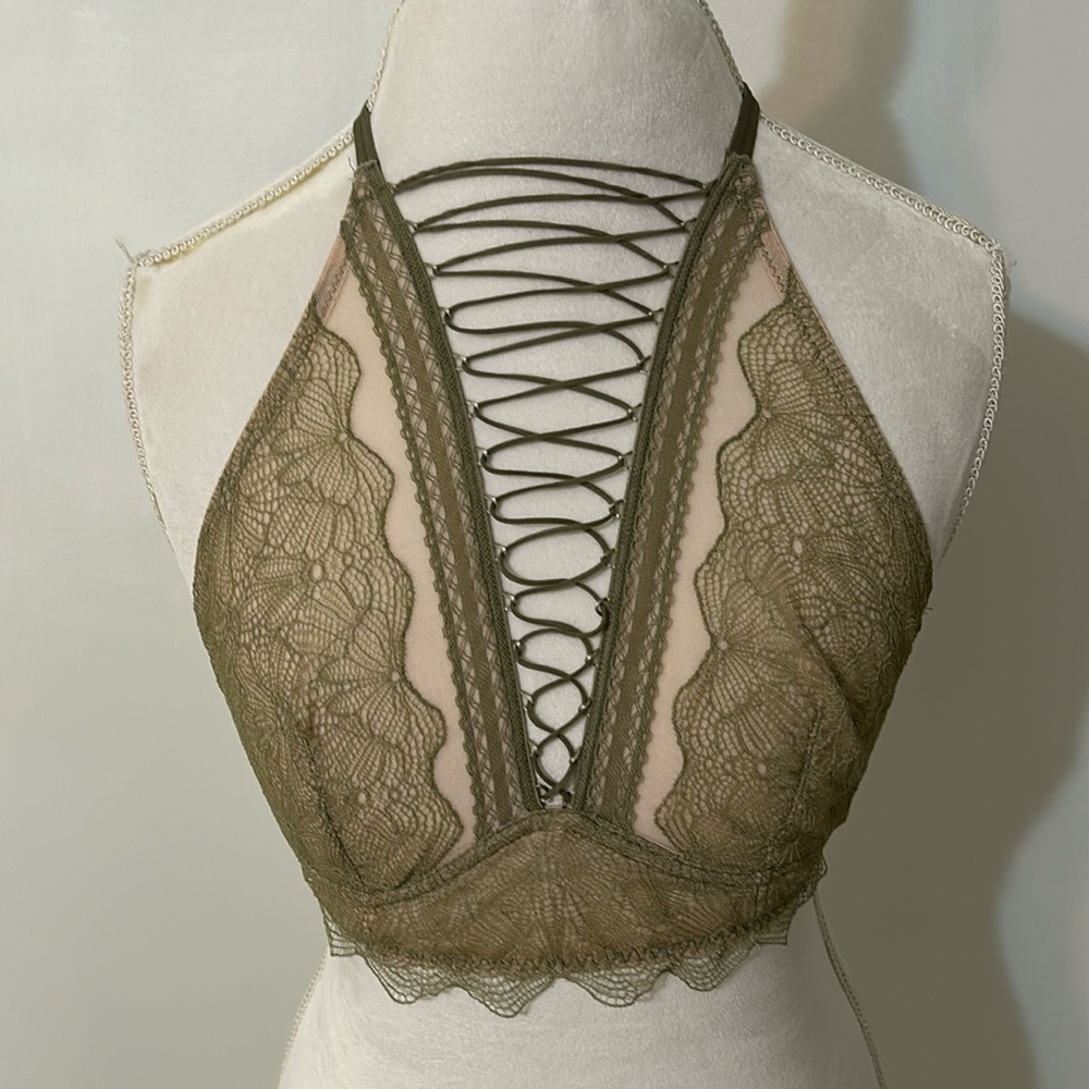 VICTORIA’S SECRET BRALETTE ARMY. GREEN SZ LG
